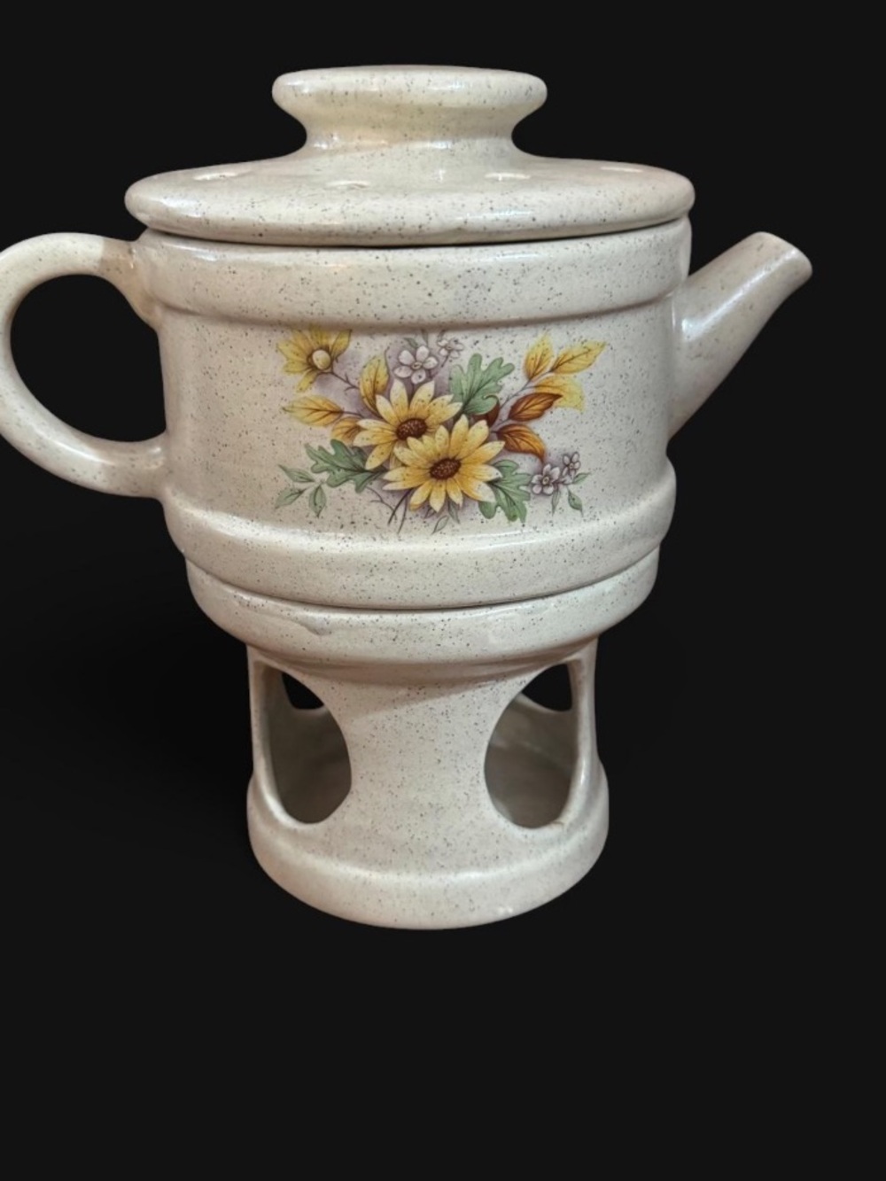 Pfaltzgraff Vintage Cream Teapot with Yellow Sunflower Motif and Warmer